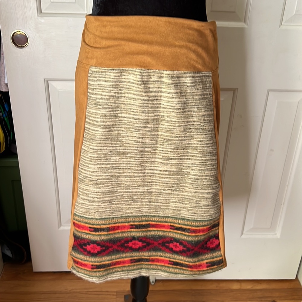 Avatar fair trade skirt in suede like finish, size medium, EUC